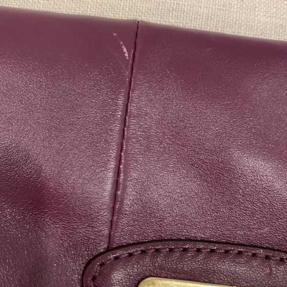 New Coach Large Leather Wristlet - Picture 6 of 8